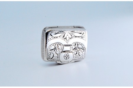 Caixa de Vinagrete em prata e ouro com gravados em ambos os lados do período de George III.